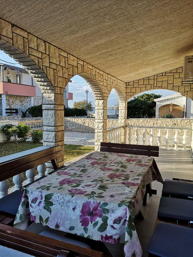 维尔Holiday House Tara别墅 外观 照片